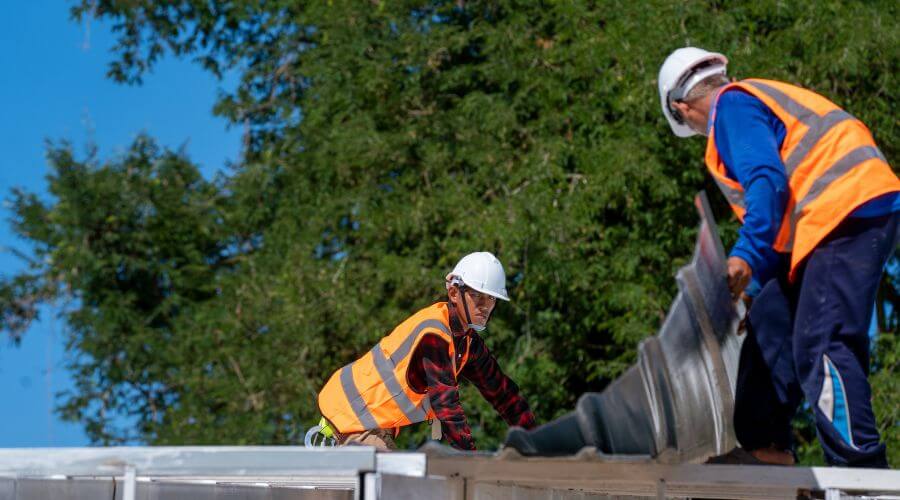 Professional gutter cleaning in Tubac, AZ